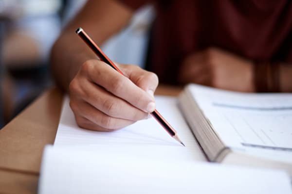 چگونه کودک مان را به مطالعه علاقه مند کنیم؟